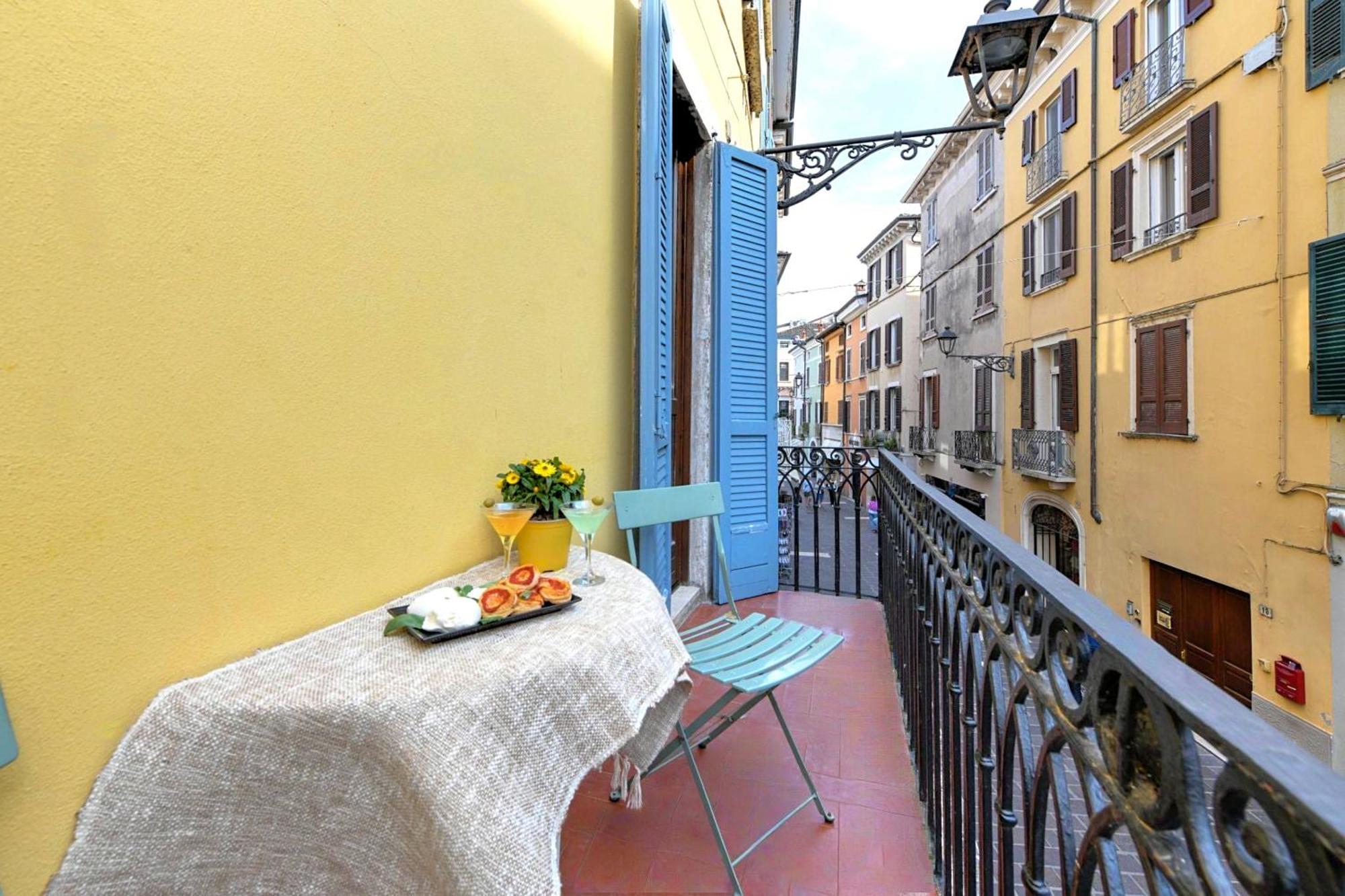 Desenzanoloft Official Partner Marriott Homes & Villas - Le Petit Bijou - Restyling 2025 - Downtown Desenzano del Garda Exterior photo