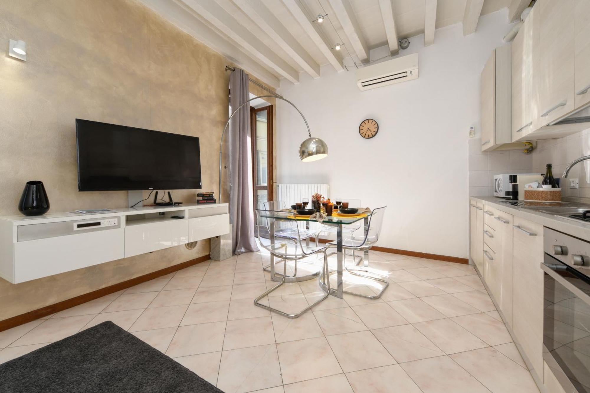 Desenzanoloft Official Partner Marriott Homes & Villas - Le Petit Bijou - Restyling 2025 - Downtown Desenzano del Garda Exterior photo